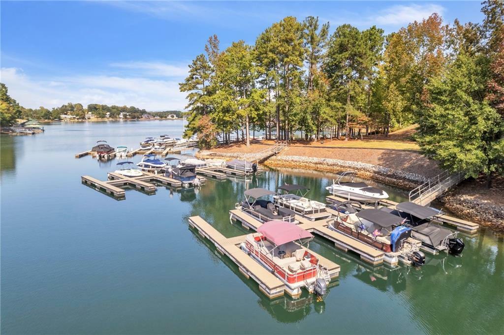 Property Photo: 402 Woodridge Drive SC 29672