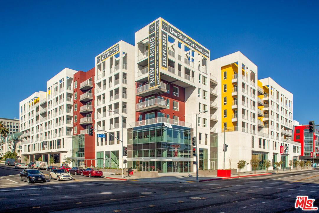 Property Photo: 750 S Oxford Ave 725 CA 90005
