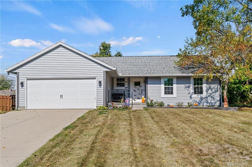 Property Photo: 325 Royal Wood Court OH 45377
