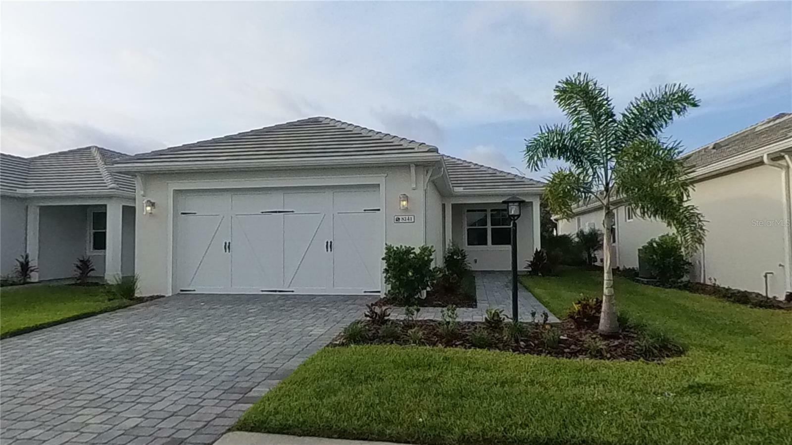 Property Photo:  8141 Sternway Road  FL 34240 