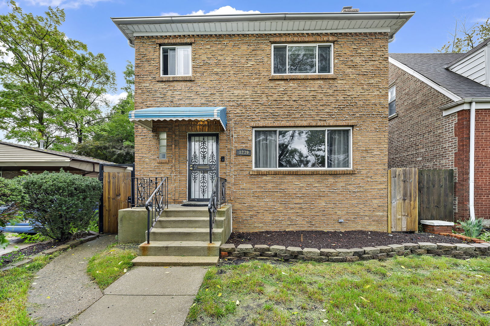 Property Photo:  1239 E 98th Street  IL 60628 