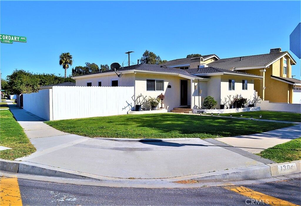 Property Photo:  1304 Cordary Avenue  CA 90503 