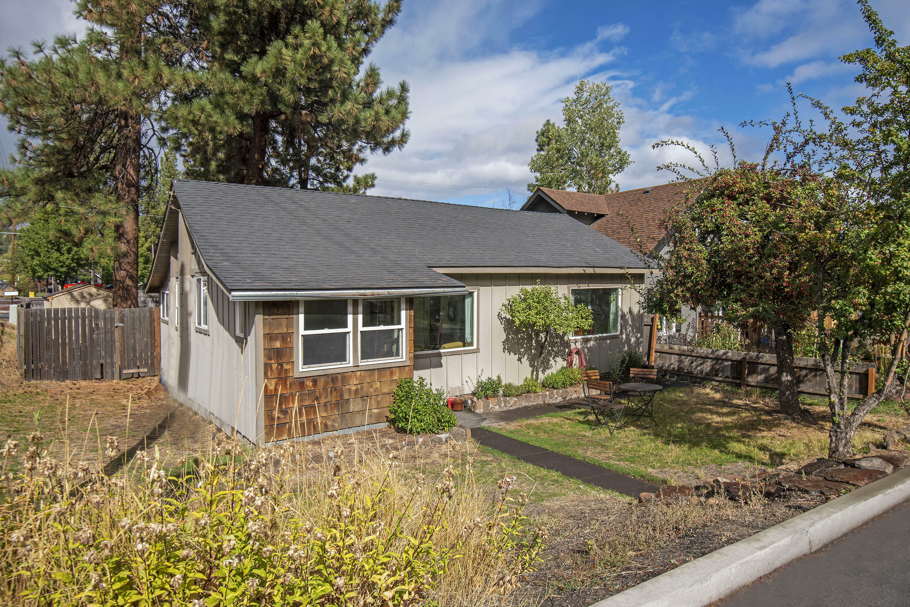 Property Photo:  1374 NW Fresno Avenue  OR 97703 