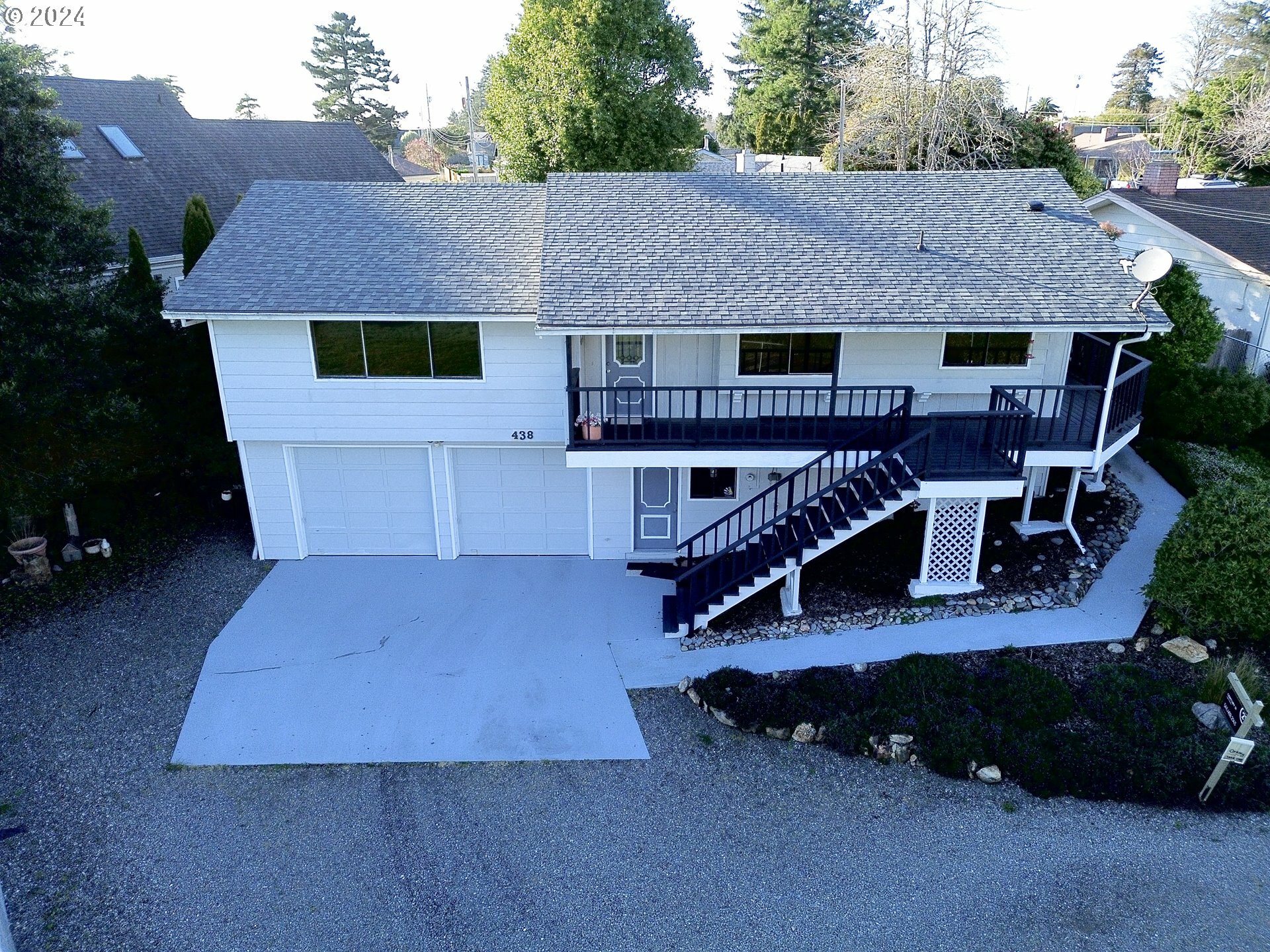 Property Photo: 438 Buena Vista Loop OR 97415