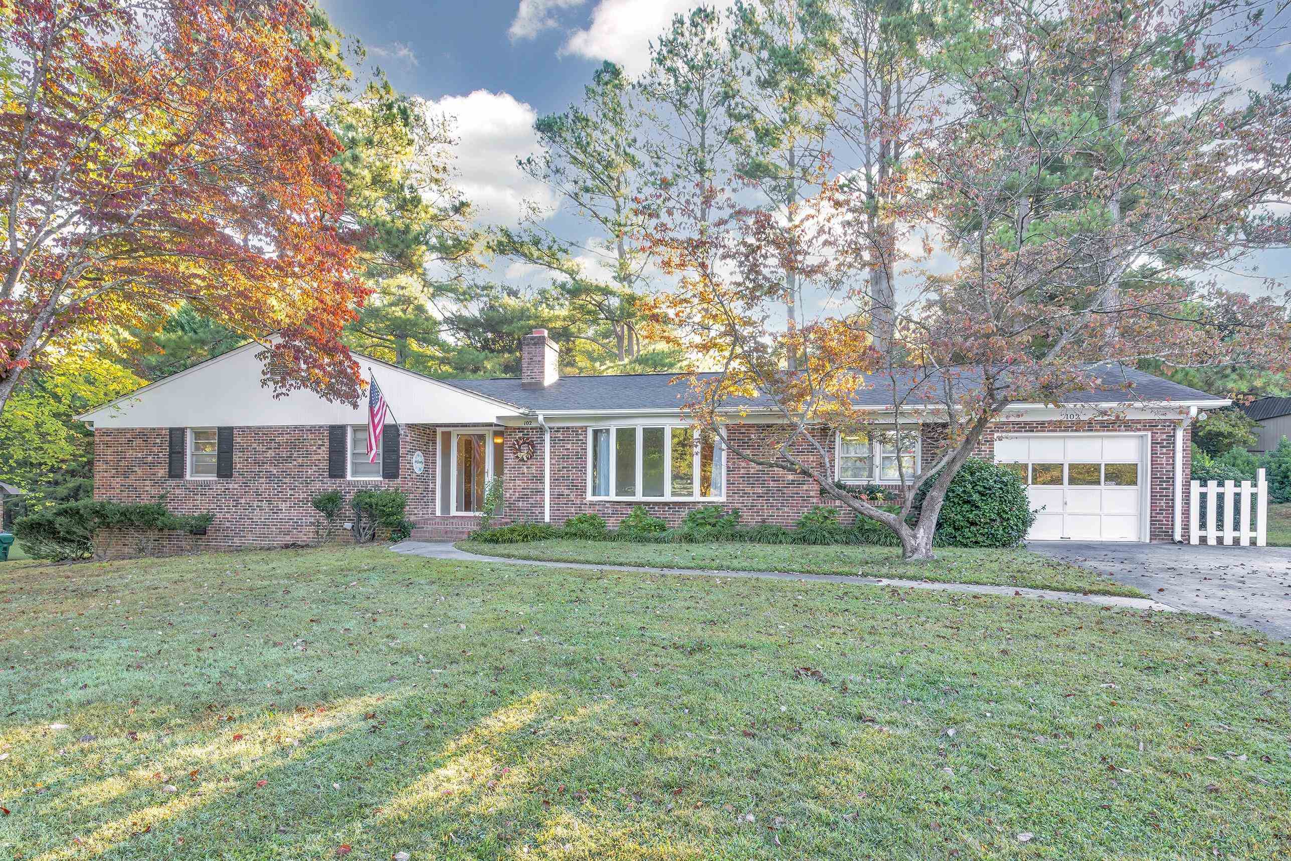 Property Photo:  102 Westfield Drive  SC 29340 