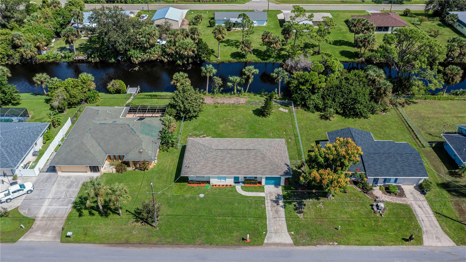 Property Photo:  1492 Hayworth Road  FL 33952 