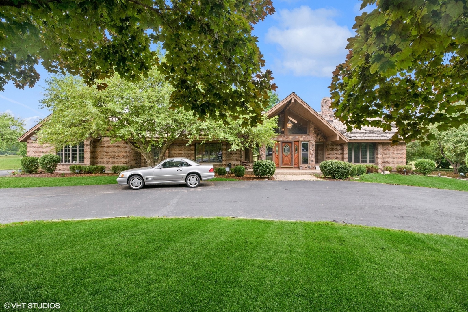 Property Photo:  7305 Gleneagle Circle  IL 60014 