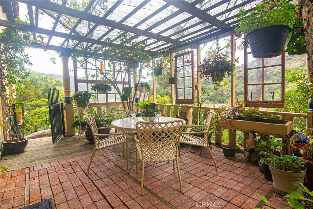 Property Photo:  2887 Graceland Way  CA 91206 