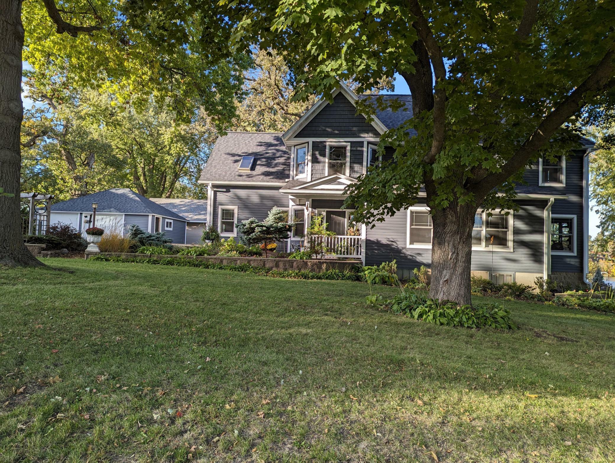 Property Photo:  905 Lakeview Boulevard  MN 56007 