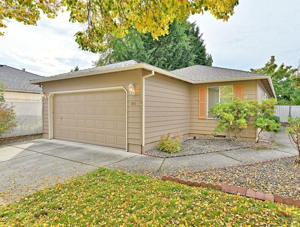Property Photo: 401 Canyon Way OR 97524