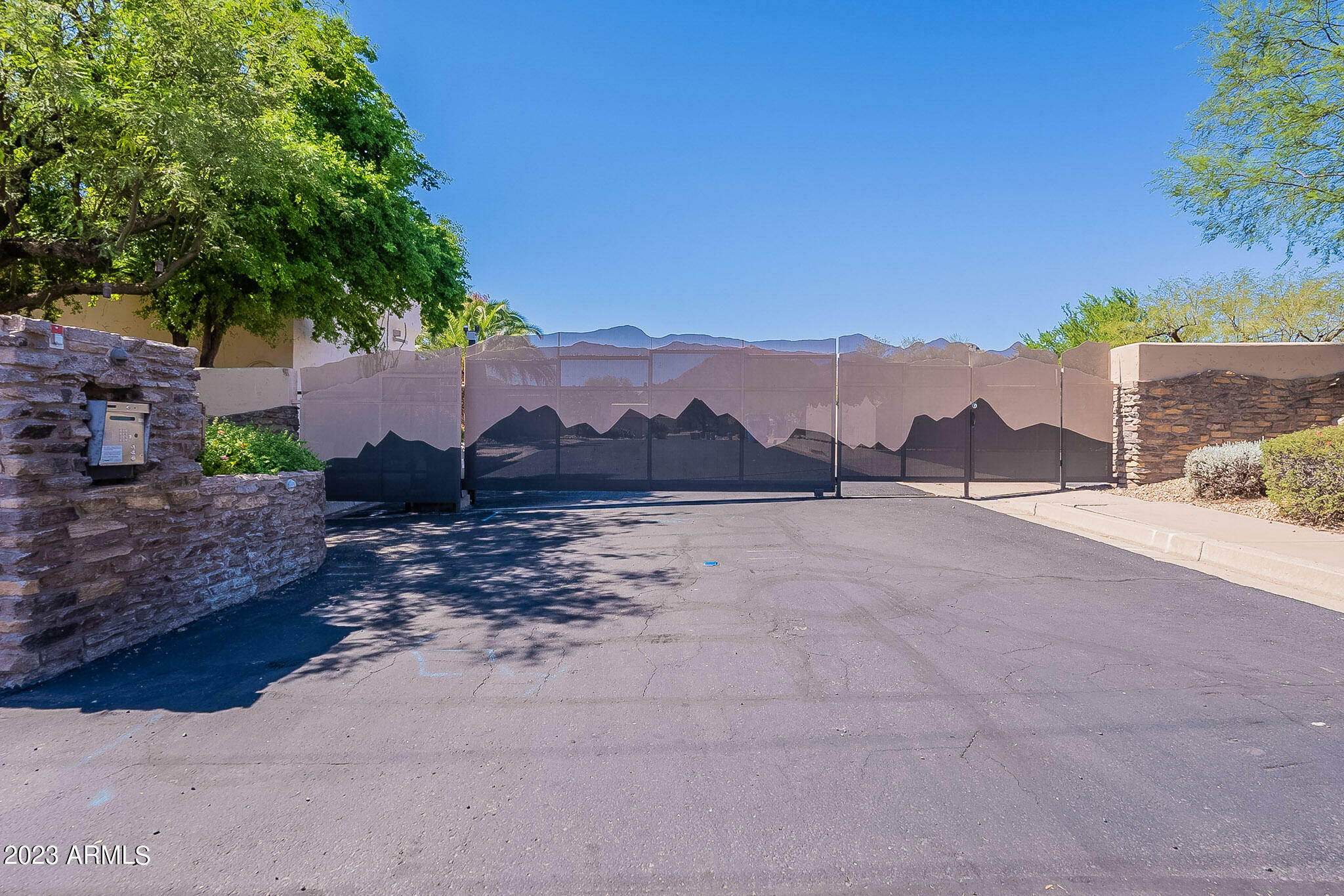 Property Photo:  2518 E Carol Avenue  AZ 85028 