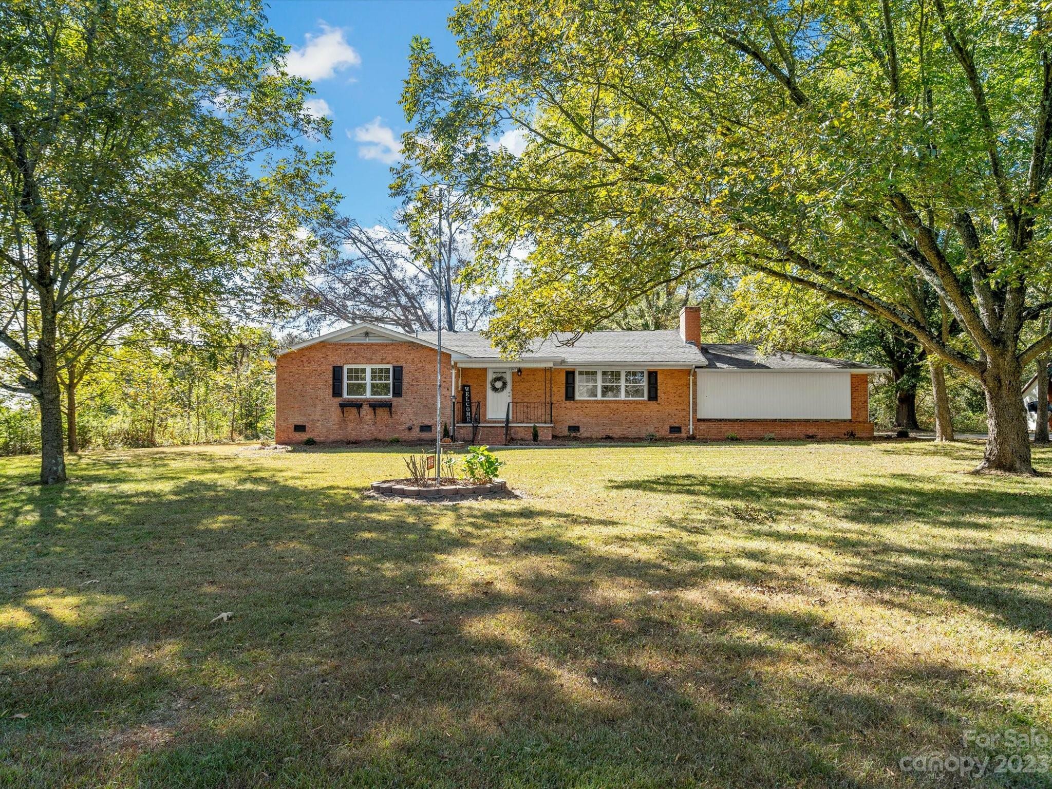 Property Photo:  1915 Tryon Courthouse Road  NC 28016 