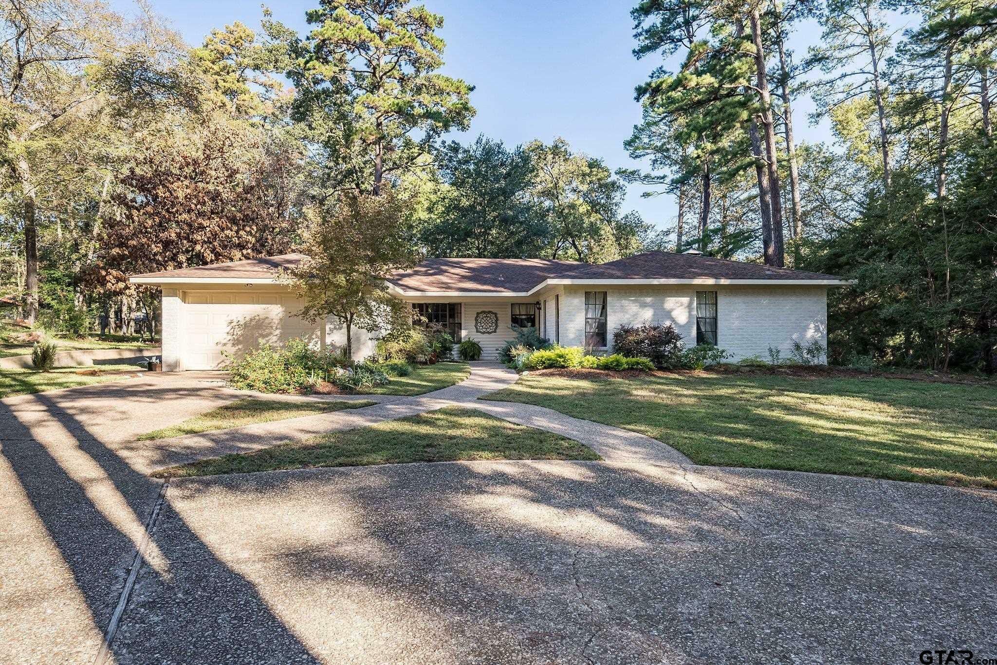 Property Photo:  1516 E Tanglewood Drive  TX 75771 