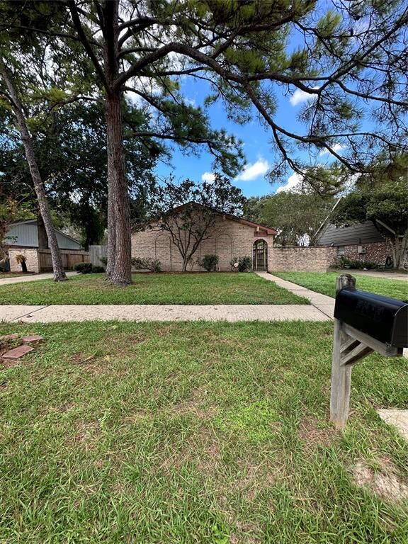 Property Photo:  9618 S Petersham Drive  TX 77031 