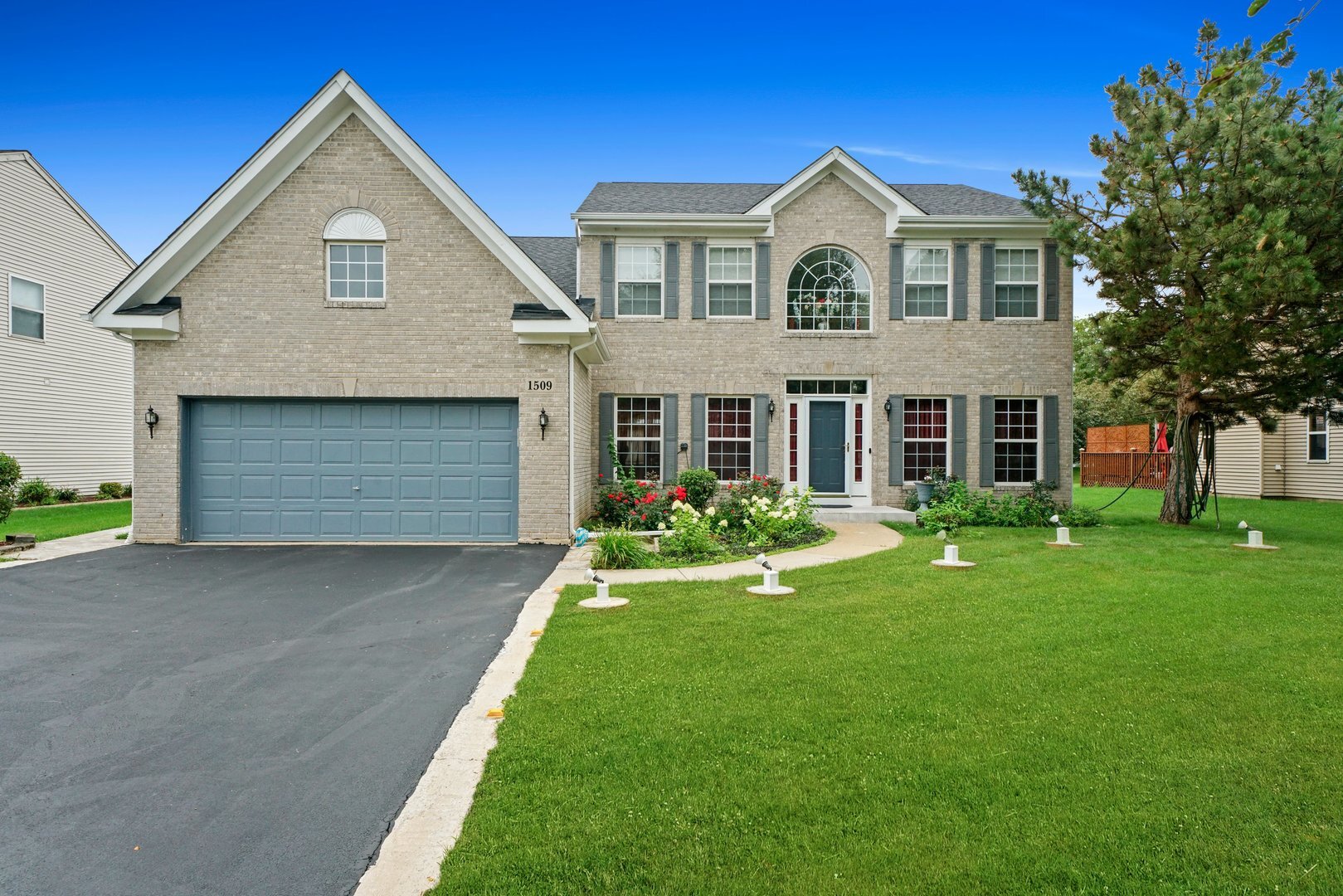 Property Photo: 1509 Somerfield Drive IL 60490