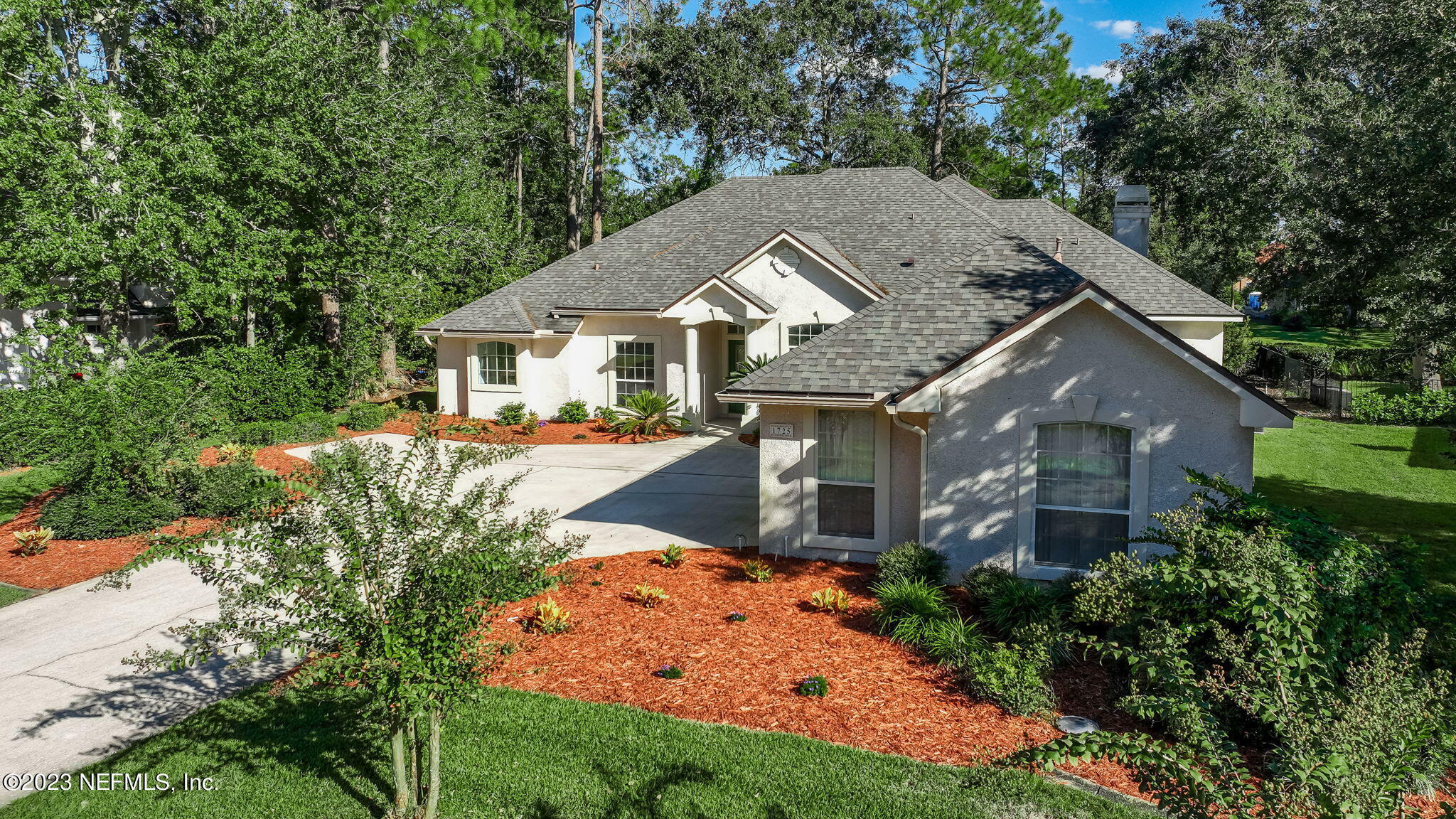 Property Photo:  1725 Moss Bluff Court  FL 32003 