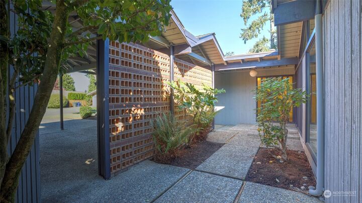 Property Photo:  12521 SE 50th Place  WA 98006 