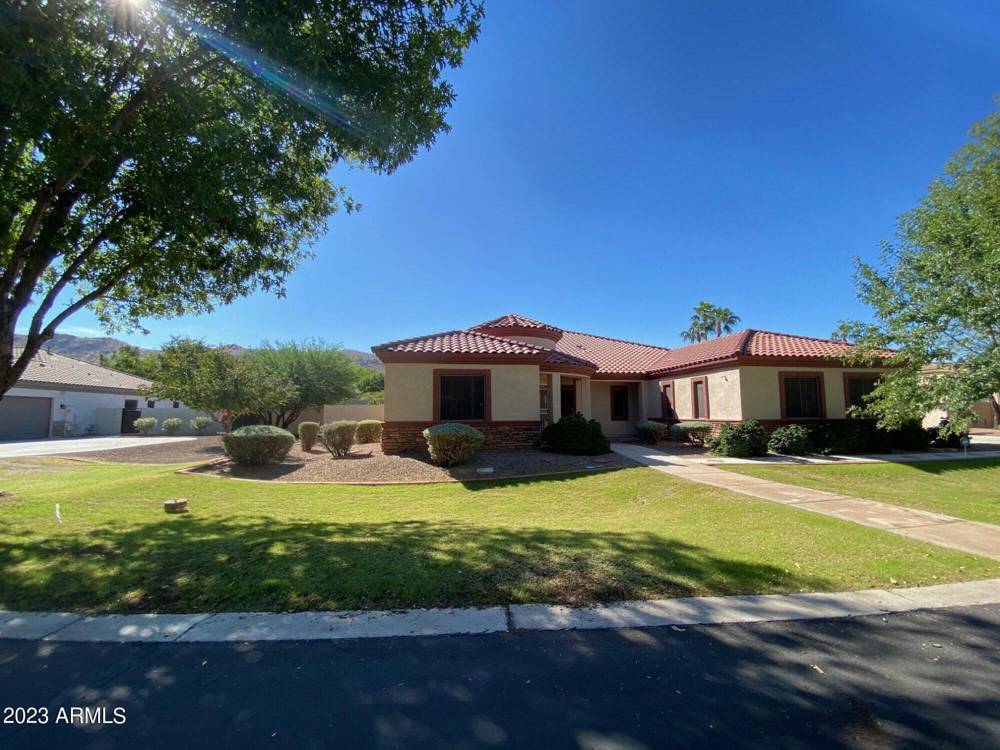 Property Photo:  2903 E Gary Way  AZ 85042 