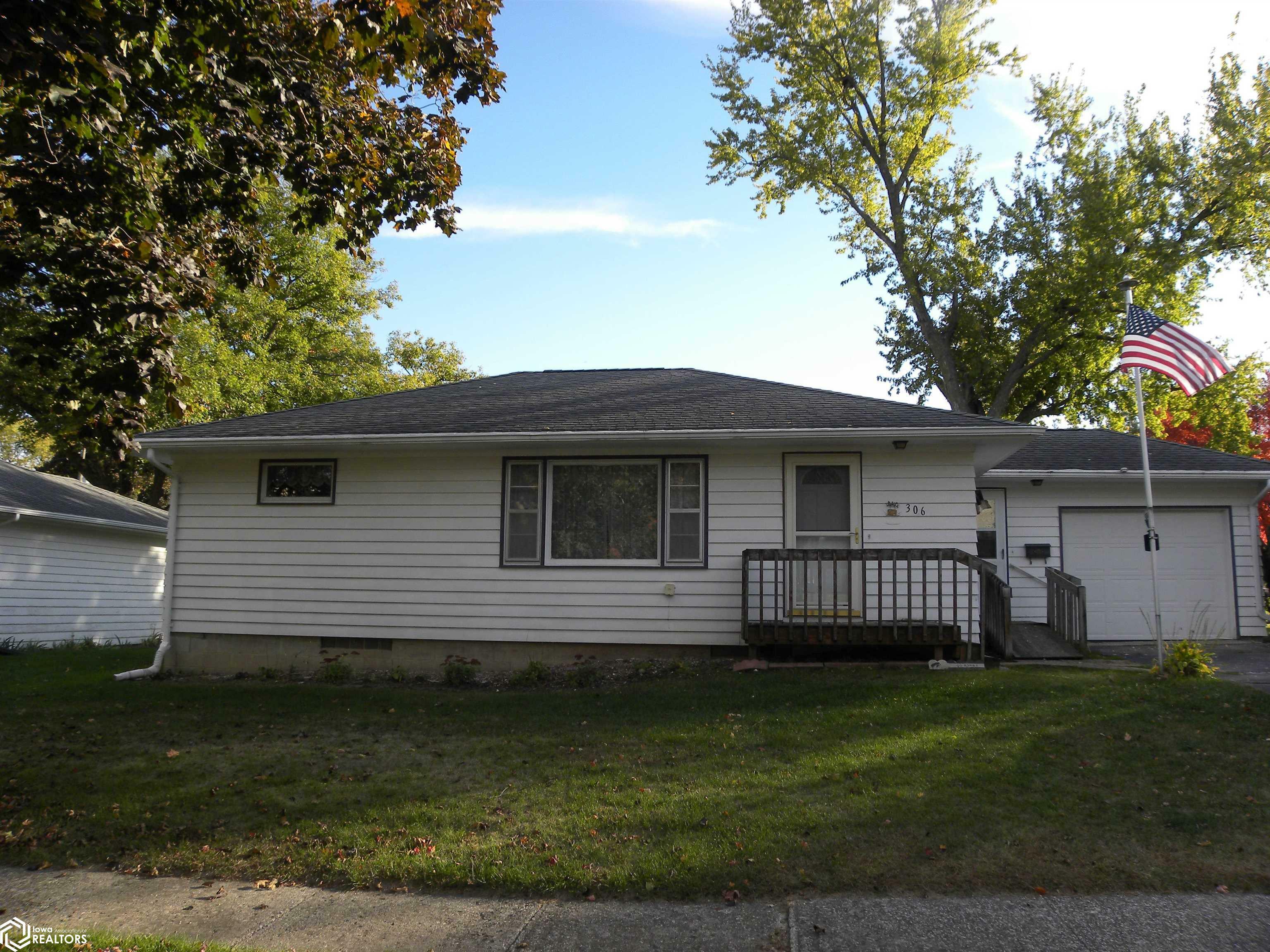 Property Photo:  306 4th Street  IA 50635 