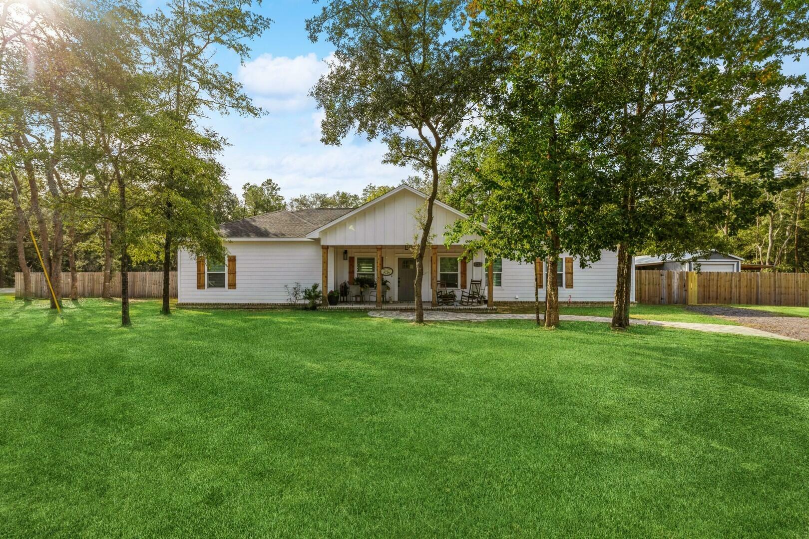 Property Photo: 193 Michaelmas Circle FL 32433