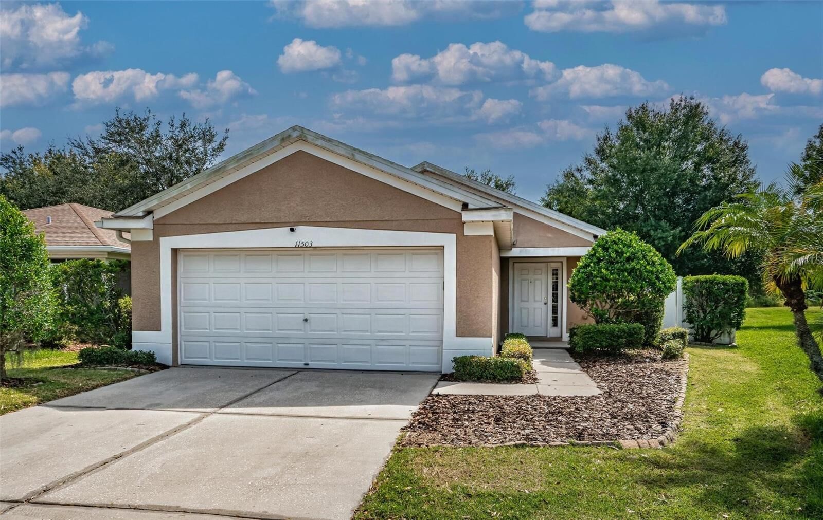Property Photo:  11503 Crestlake Village Drive  FL 33569 