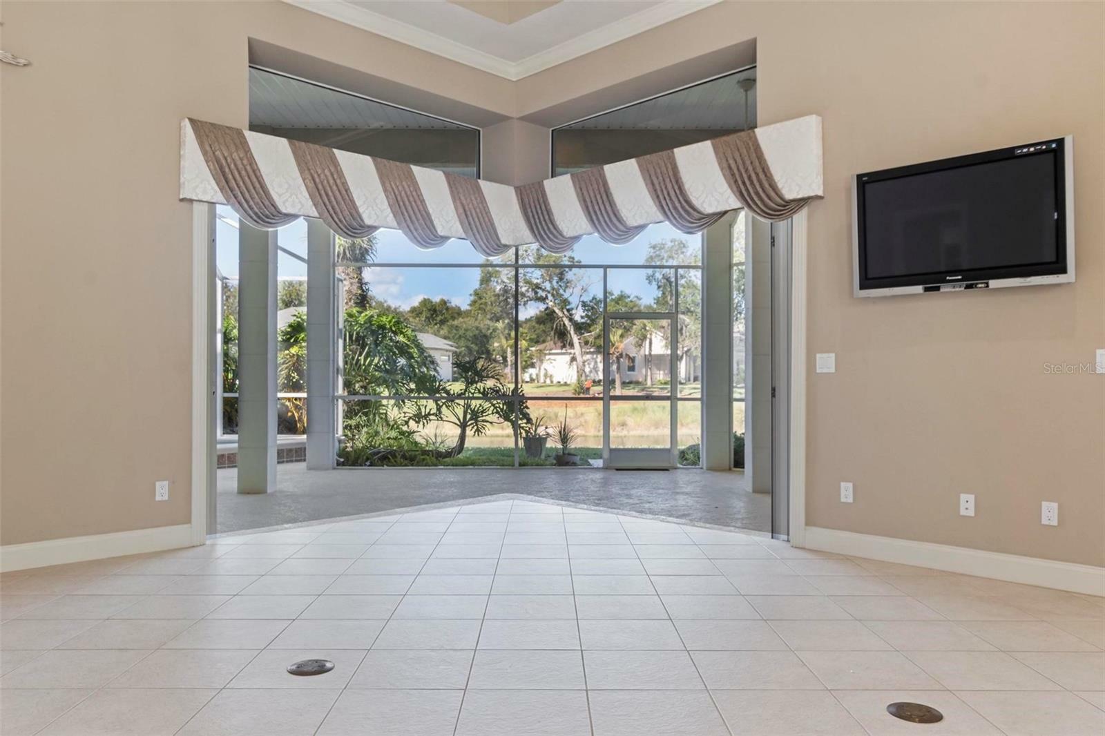 Property Photo:  9 N Park Circle  FL 32137 