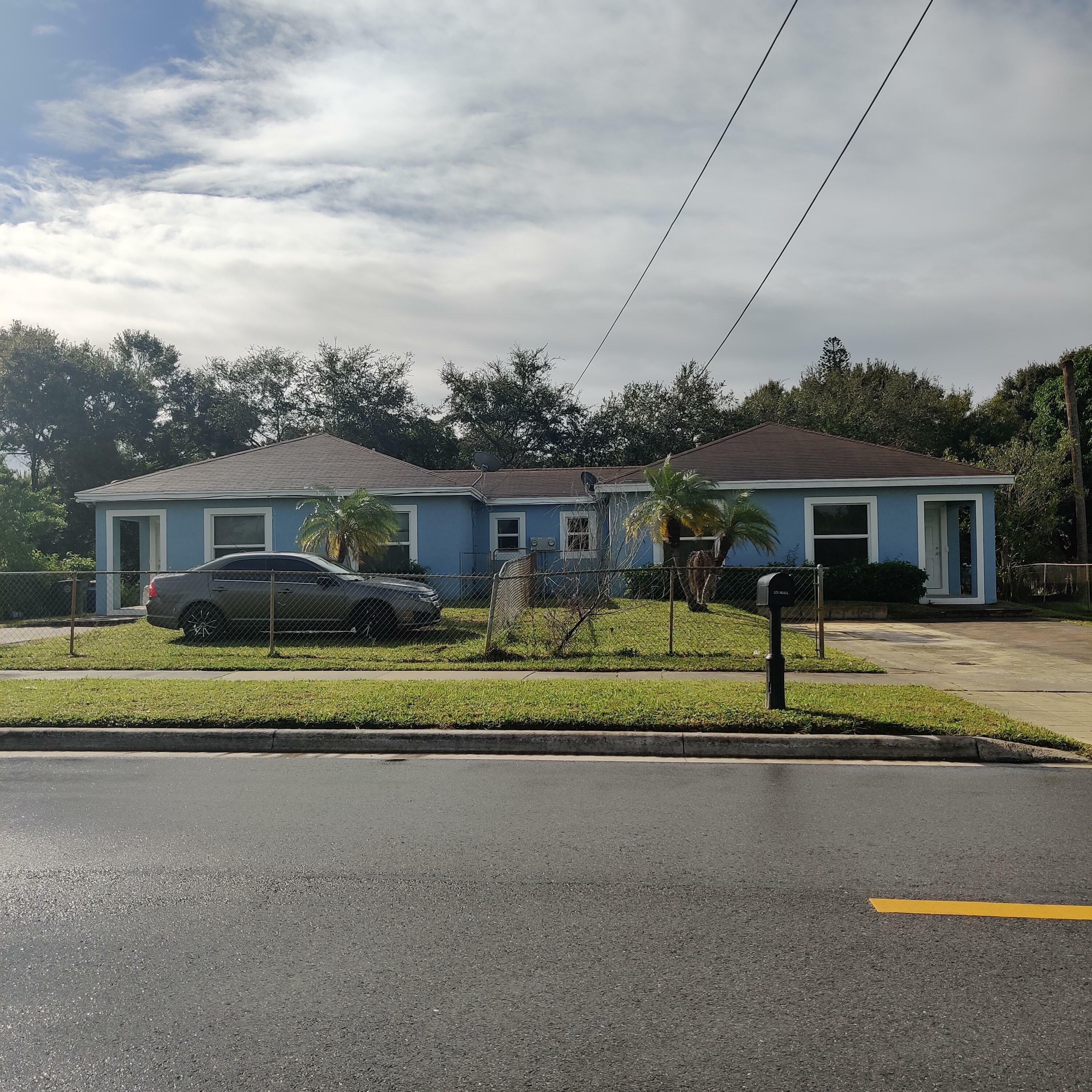 Property Photo:  1007 Ave H  FL 34950 