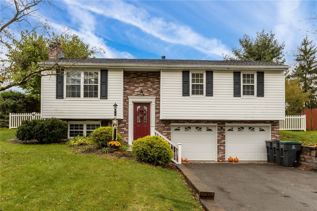 Property Photo: 204 Brookston Dr PA 16066