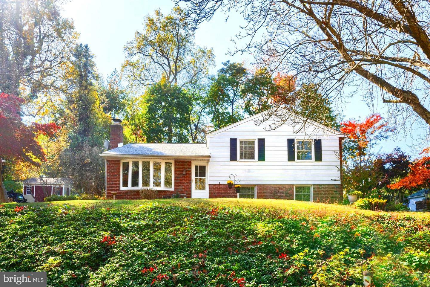 Property Photo: 454 Woodcrest Lane PA 19063