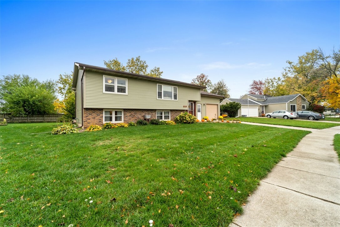 Property Photo: 819 Hickory Drive IA 50124