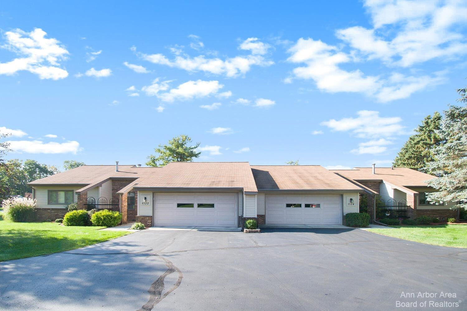 Property Photo:  1524 Heather Vale Drive  MI 49203 