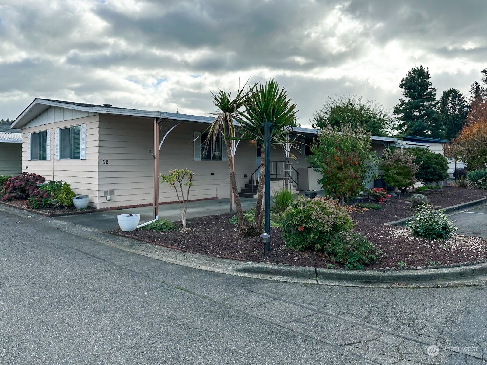 Property Photo: 1402 22nd Street NE 52 WA 98002