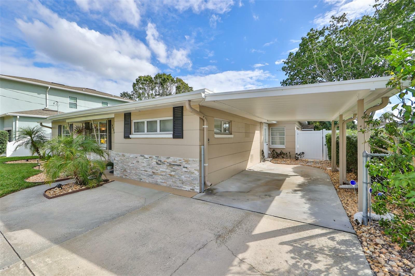 Property Photo:  4430 W Bay Villa Avenue  FL 33611 