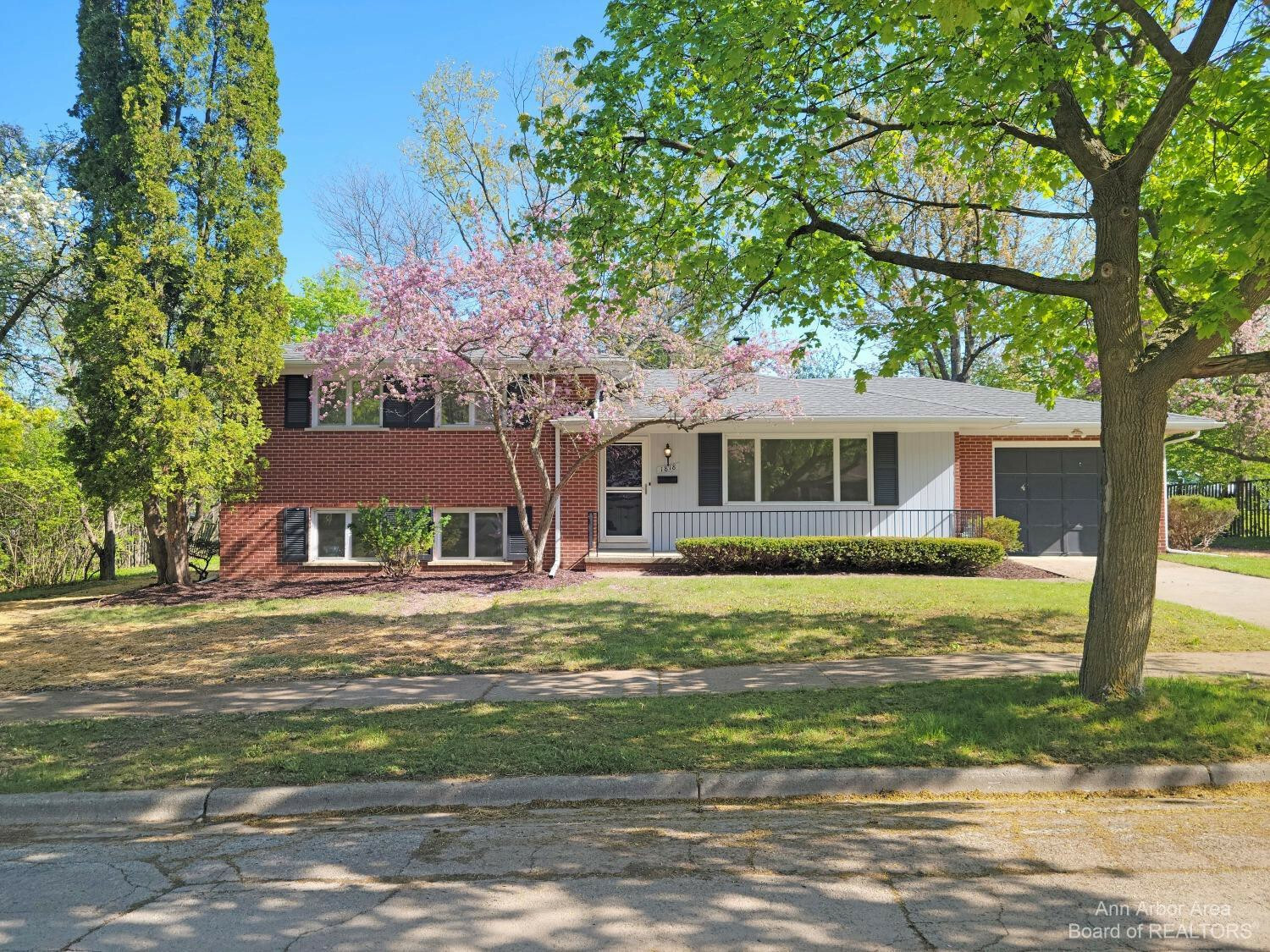 Property Photo:  1818 Ivywood Drive  MI 48103 