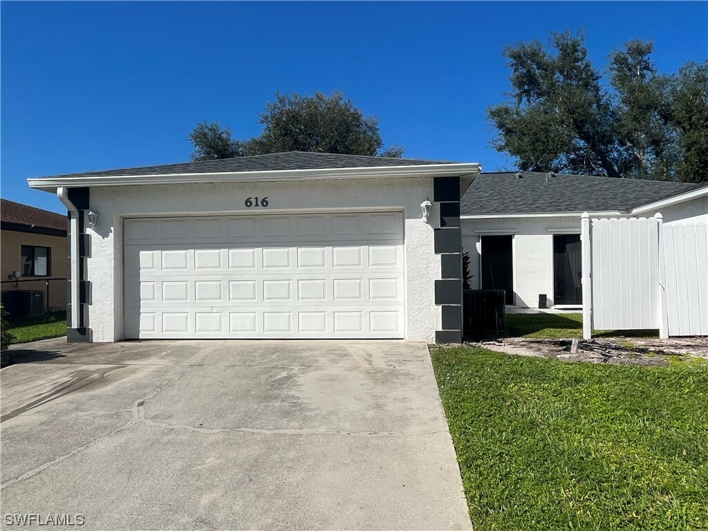 Property Photo:  616 SE 13th Court  FL 33990 