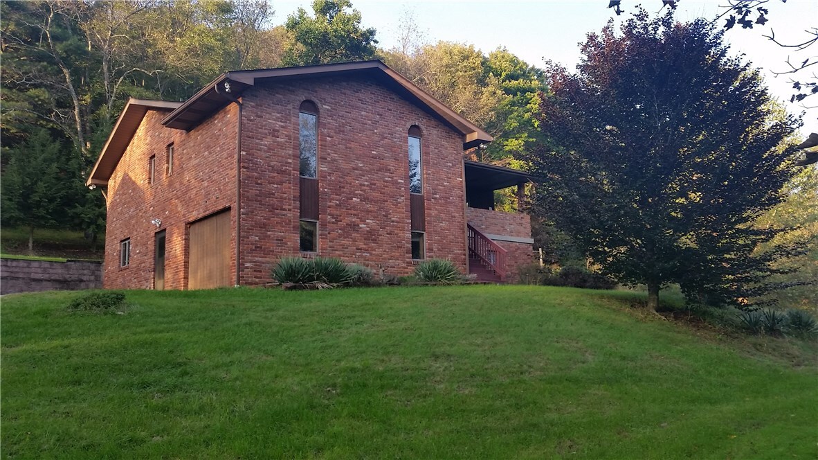 Property Photo:  5100 Mamont Rd  PA 15668 