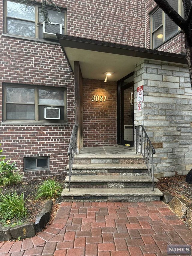 Property Photo:  3081 Edwin Avenue 2A  NJ 07024 