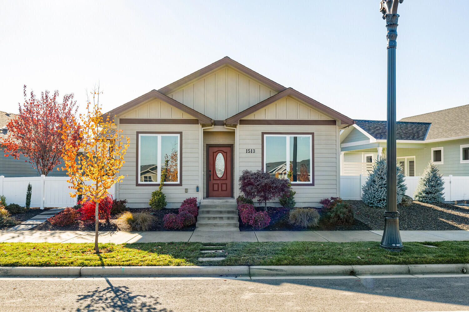 Property Photo: 1513 N Haskell Street OR 97502