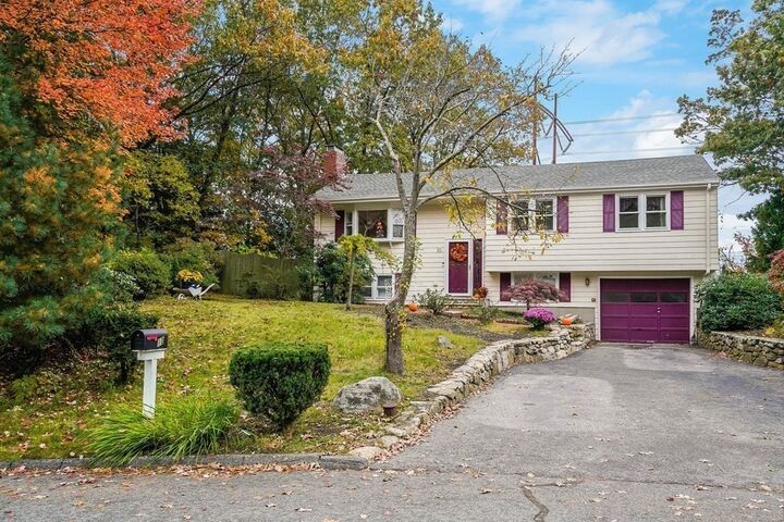 Property Photo:  10 Oxbow Lane  MA 01803 