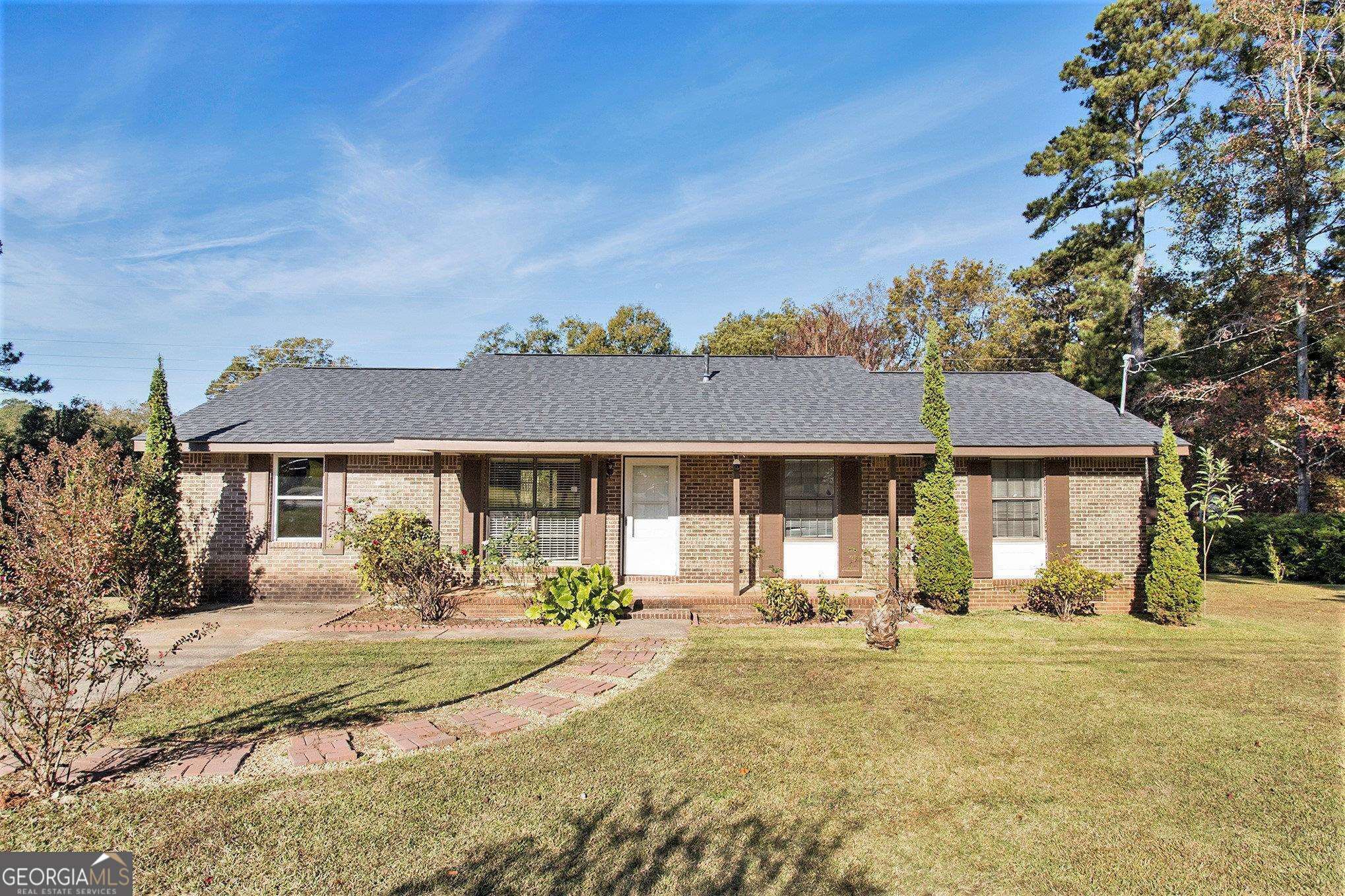 Property Photo: 208 W Sheraton Drive GA 30673