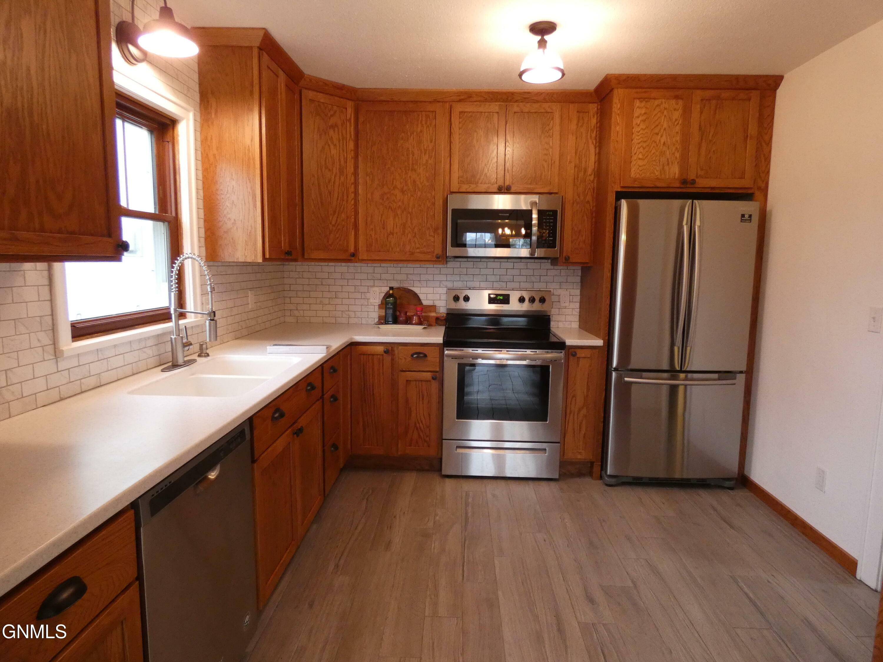 Property Photo:  120 6th Street NW  ND 58552 