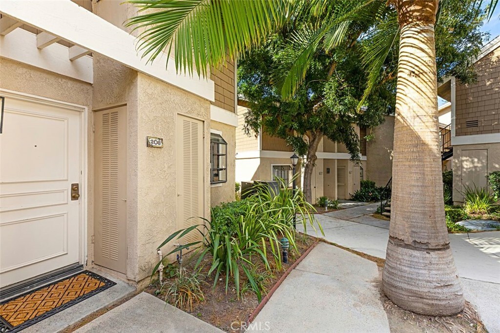 Property Photo:  208 Pineview  CA 92620 
