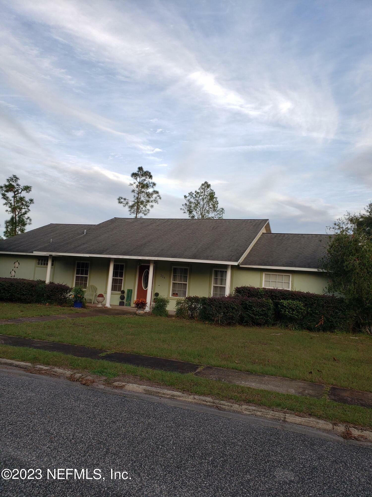 Property Photo: 229 Oak Ridge Dr FL 32193