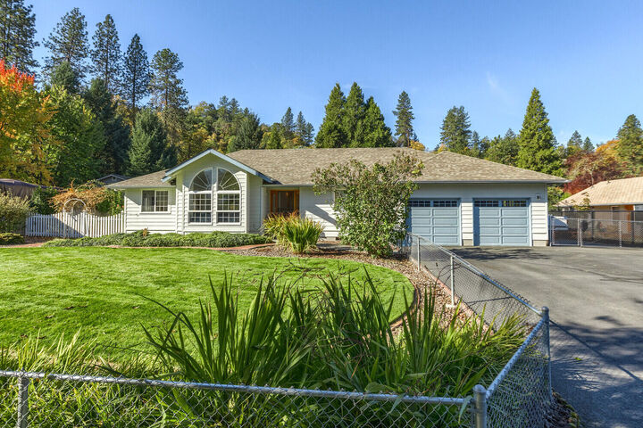 821 Bailey Drive  Grants Pass OR 97527 photo