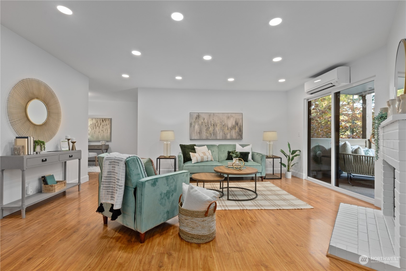 Property Photo: 10522 NE 32nd Place J101 WA 98004