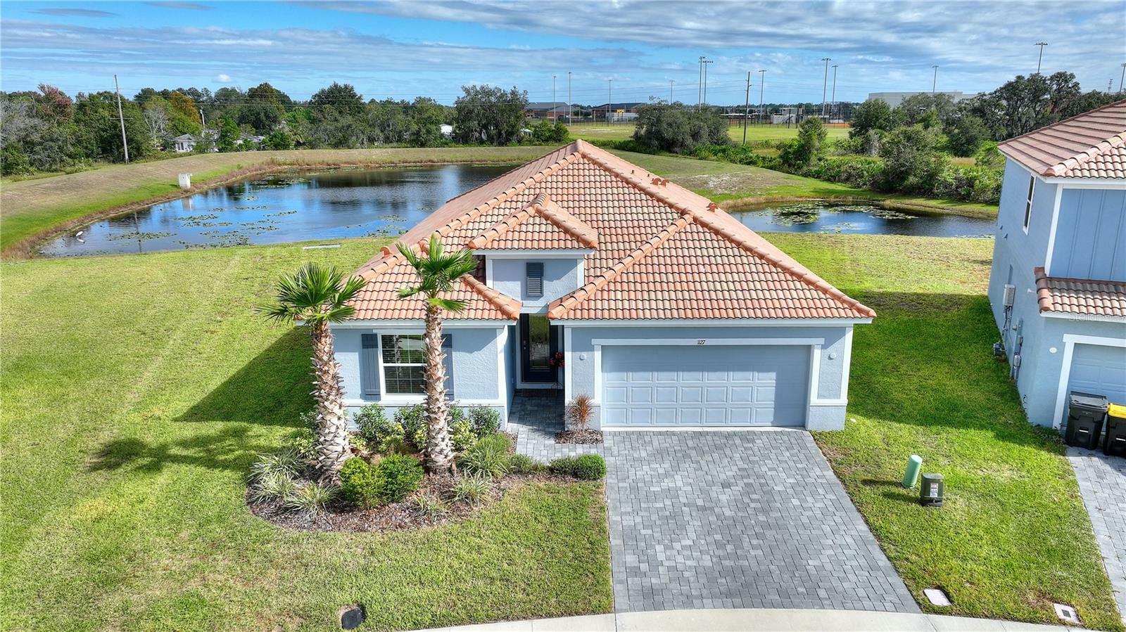Property Photo: 1127 Oak Bluff Drive FL 33837