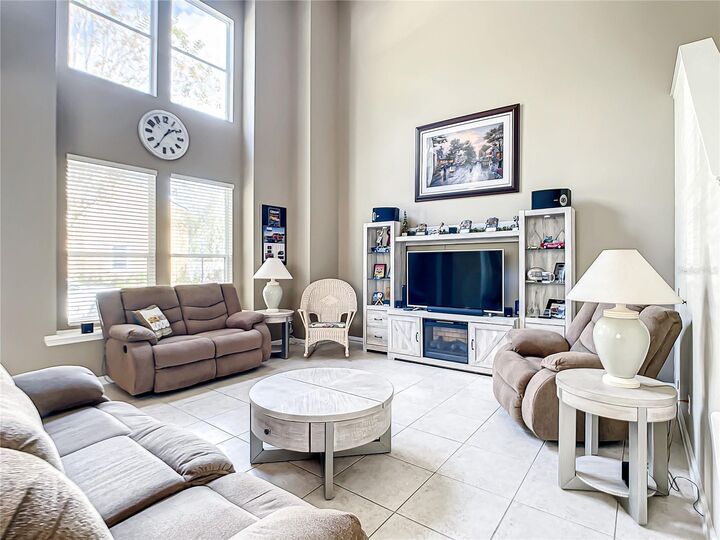 Property Photo: 901 Wynbrook Lane FL 32724
