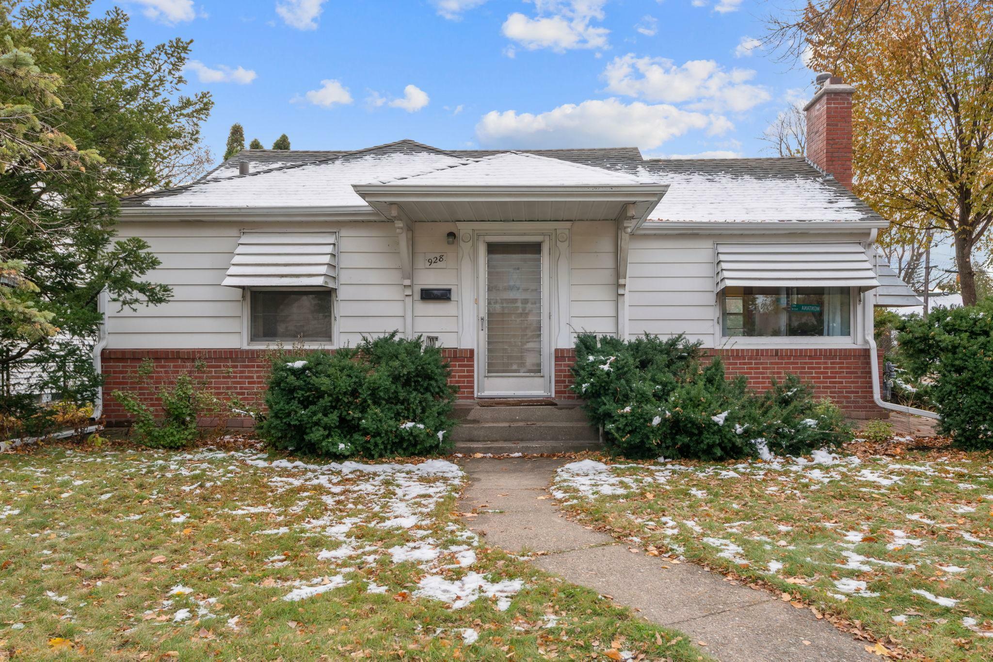 Property Photo: 928 Montana Avenue W MN 55117