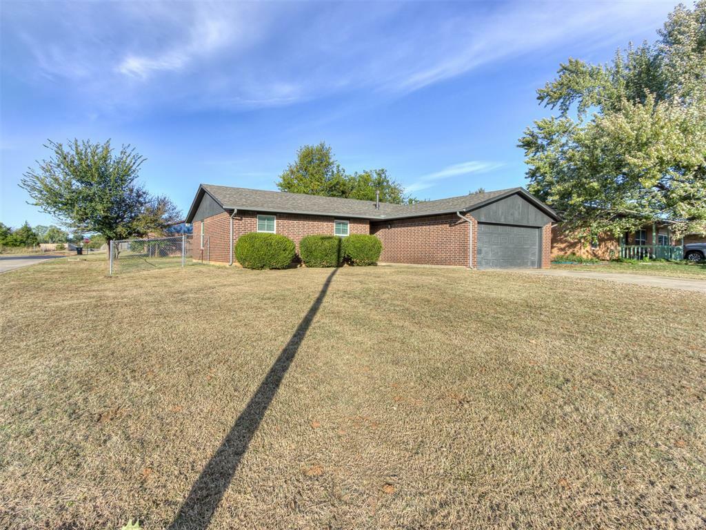 Property Photo: 701 Briarwood Drive OK 73130