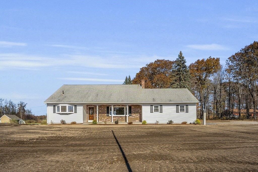 Property Photo: 318 Howard St MA 01462